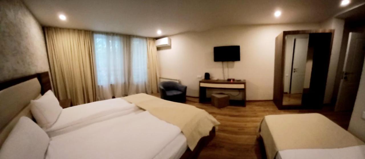 טביליסי Hotel Lile מראה חיצוני תמונה
